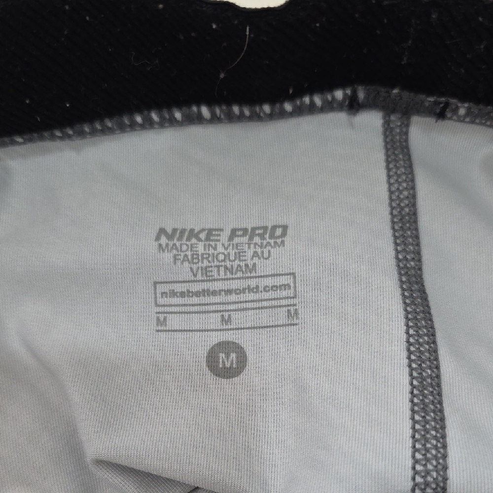 Nike Pro Hypercool Frequency Capri Leggings Black Gray Women Size Medium Gymcore - Picture 2 of 5